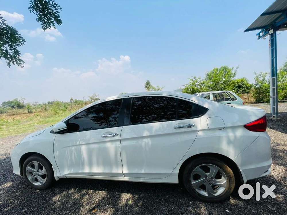 Honda City Petrol 2015 Sunroof, Push Button Start