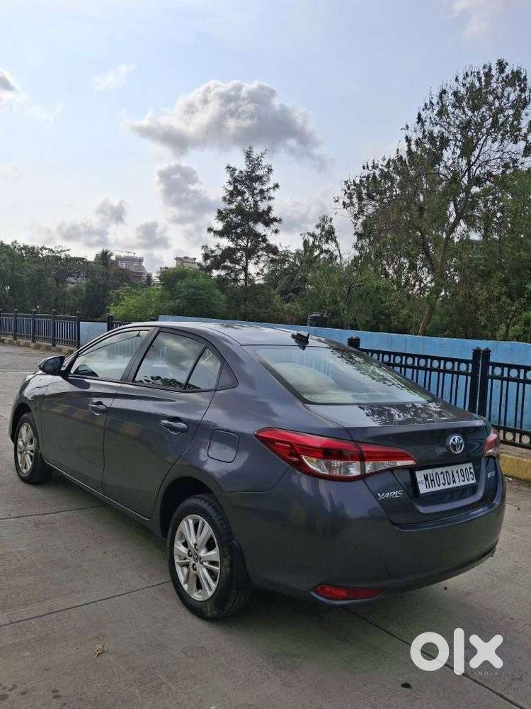 Toyota Yaris V Cvt, 2018, Petrol