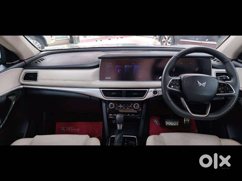 Mahindra Xuv700 2.0 Ax 7 Petrol At Str, 2023, Petrol