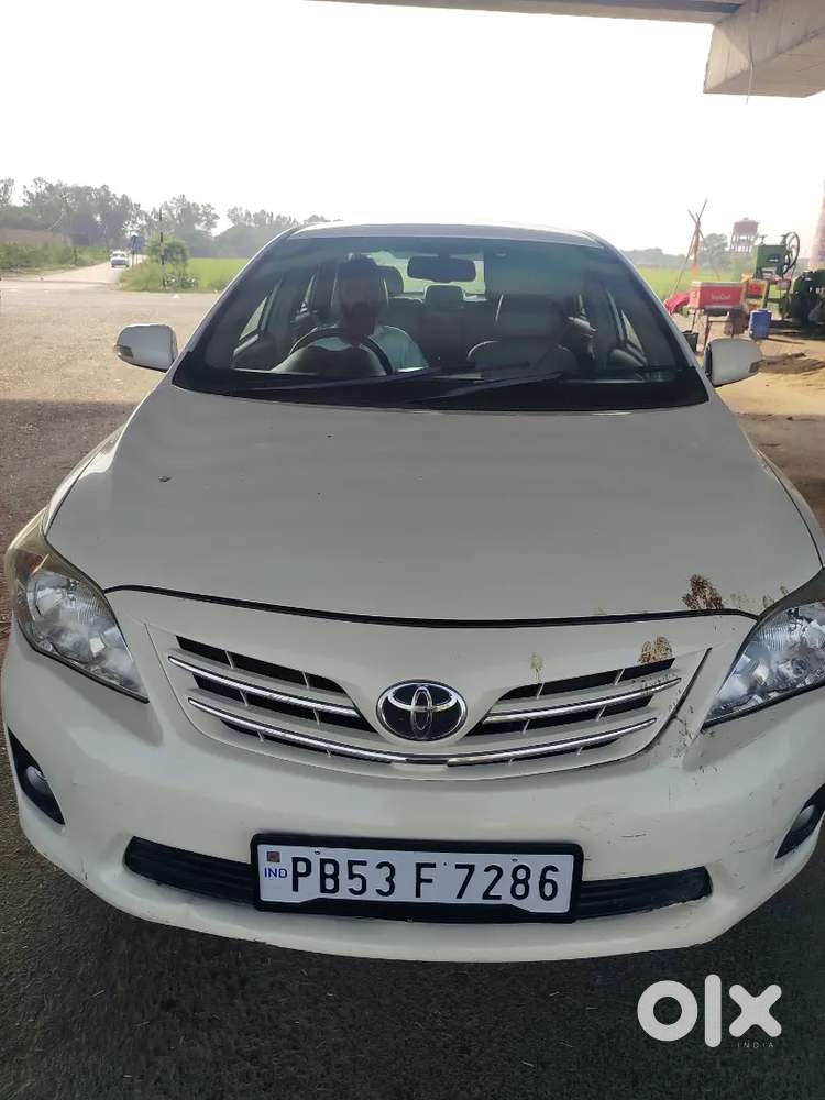 Toyota Corolla Altis 2011 Manual Car