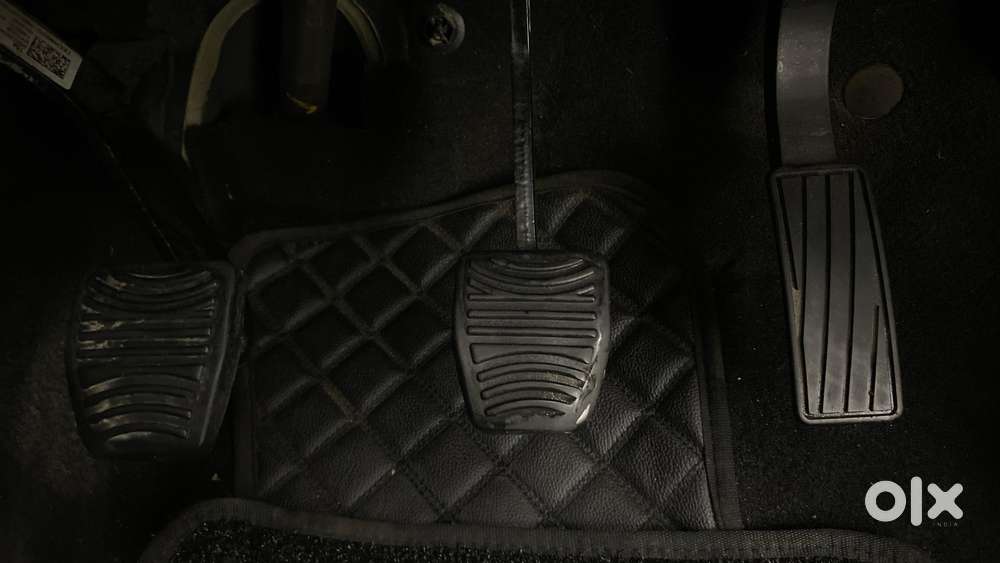 Mahindra Xuv700 2.0 Ax 7 Petrol Mt Str, 2023, Petrol