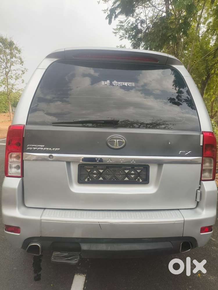 Tata Safari Storme 2015