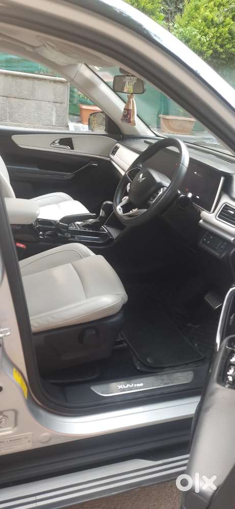 Mahindra Xuv700 2.0 Ax 7 Petrol At Str, 2023, Petrol
