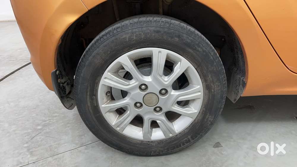 Tata Tiago Xza, 2017, Petrol