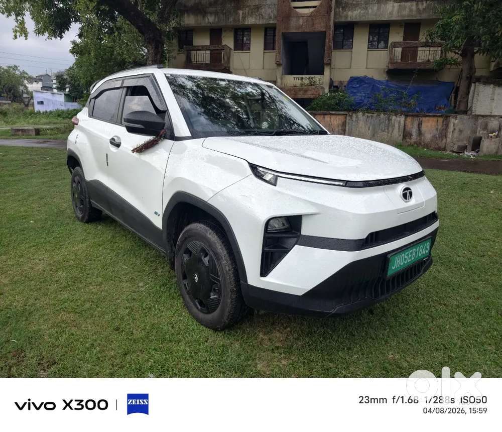 Tata Punch Ev 2025 With 300km Range (8 Air Bag Safety)