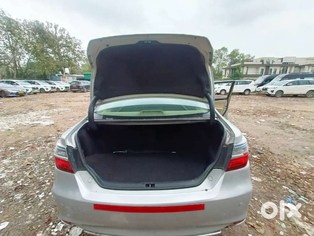 Toyota Camry 2017 Petrol 127000 Km Driven