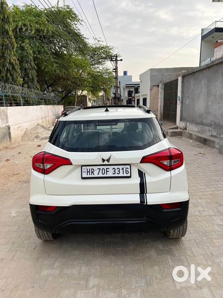 Xuv 300 W6 Amt (2023)