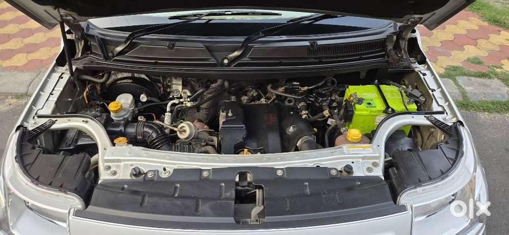 Mahindra Tuv 300 Mhawk100 T8, 2016, Petrol