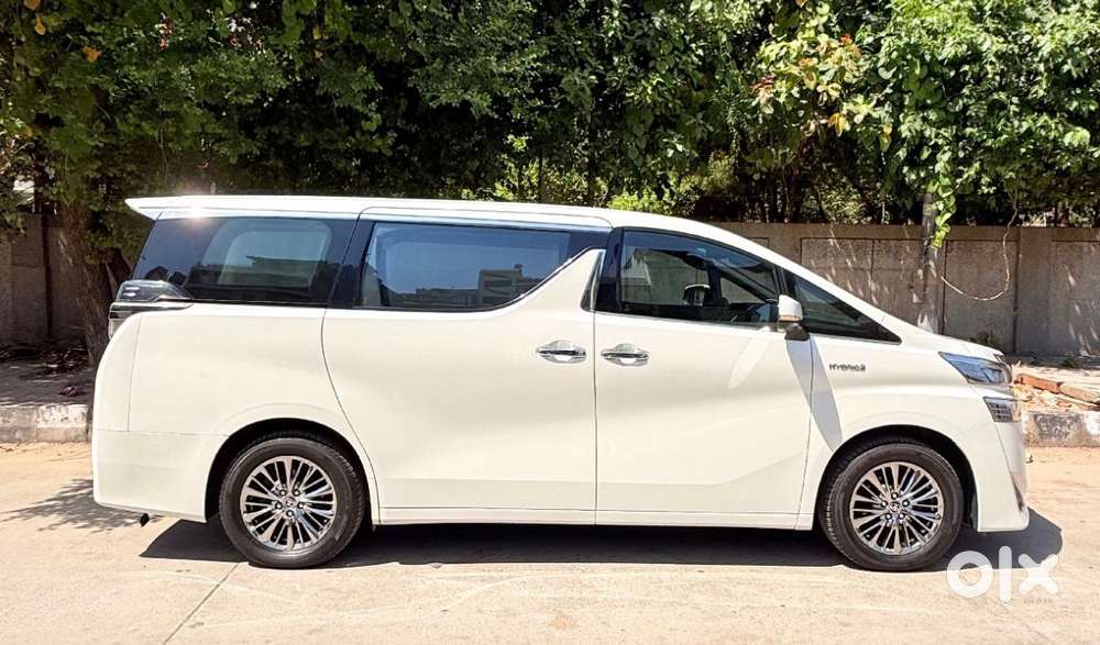 Toyota Vellfire 2.5 Hybrid, 2022, Petrol
