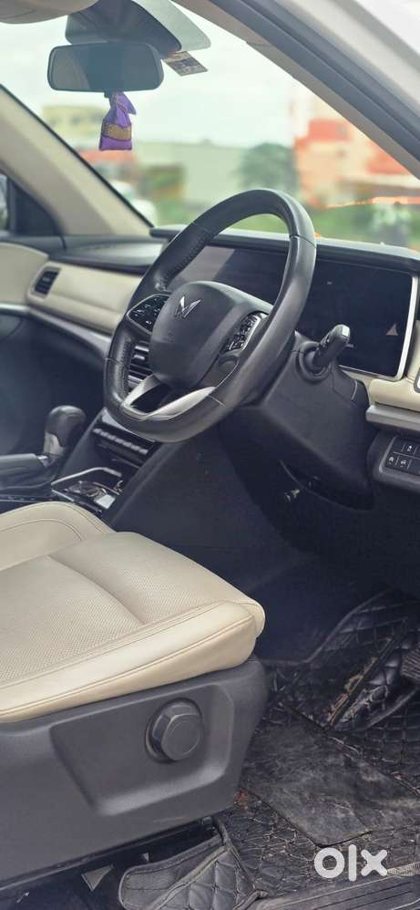 Mahindra Xuv700 2.2 Ax 7 Diesel At Luxury Pack Str Awd, 2024, Diesel