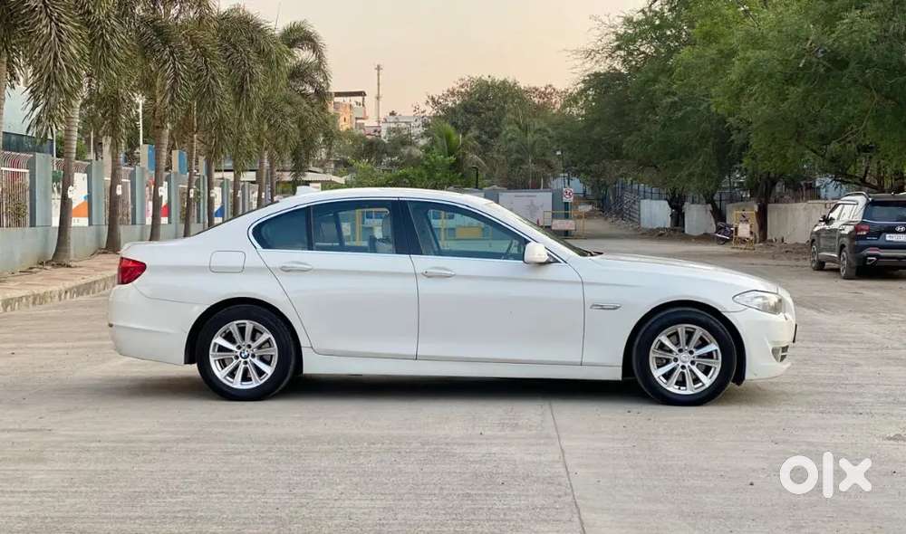 Bmw 5 Series 520d 2012 कार
