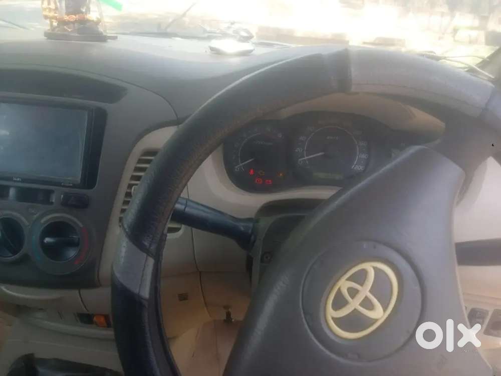 Innova Top Model 7seatr Car