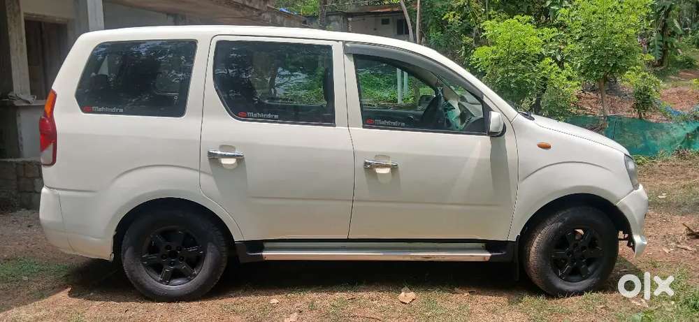 Mahindra Xylo 2011