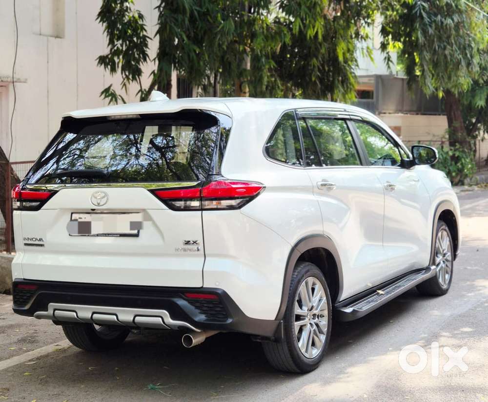 Toyota Innova Hycross 2.0 Zx (o) Hybrid 7 Str, 2025, Petrol