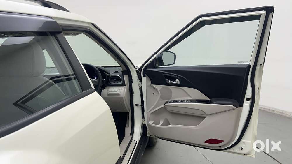 Mahindra Xuv300 1.2 W8 (o) Amt Petrol, 2022, Petrol