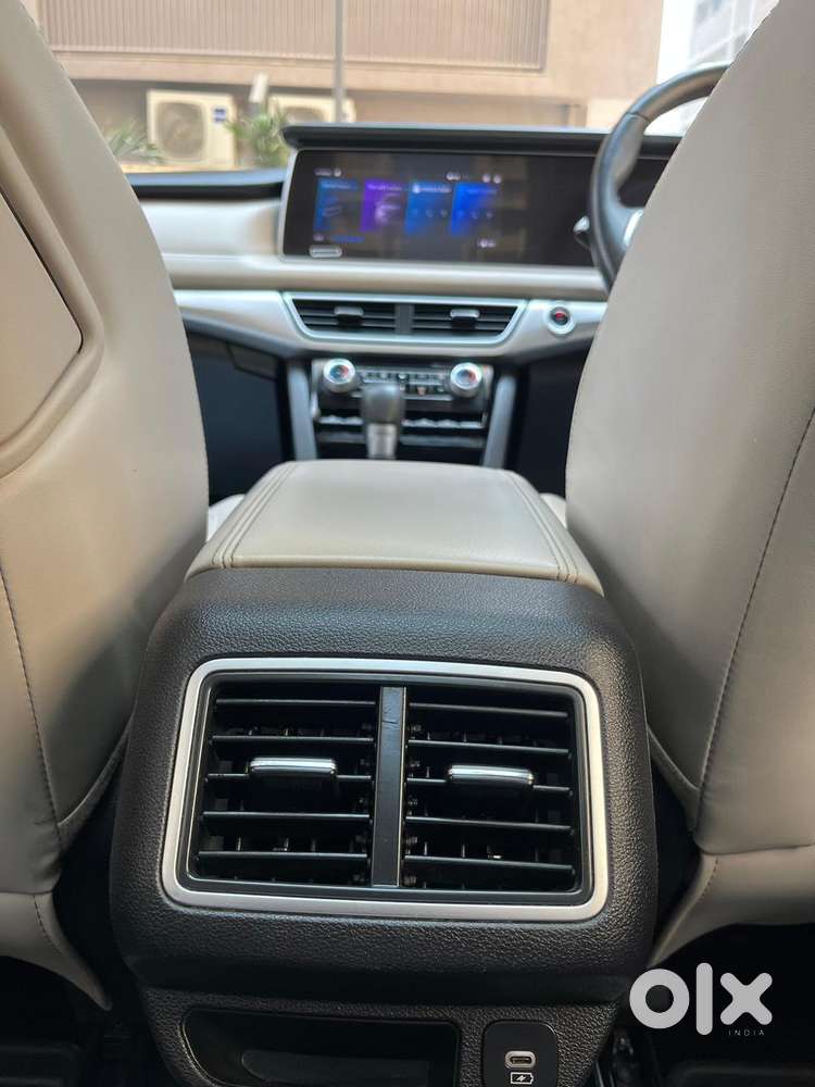 Mahindra Xuv700 2.0 Ax 7 Petrol At Luxury Pack Str, 2022, Petrol