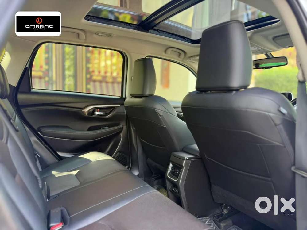 Maruti Suzuki Grand Vitara 1.5 Alpha Plus Intelligent Hybrid Ecvt, 2..