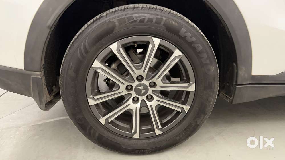 Mahindra Xuv700 2.2 Ax 7 Diesel At Luxury Pack Str, 2022, Diesel