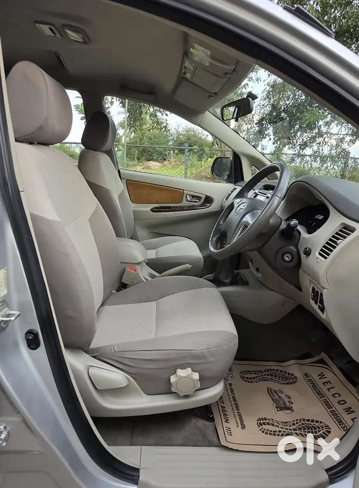Toyota Innova 2.5 Vx Diesel Manual 2013,just 70000 Kilometers Driven