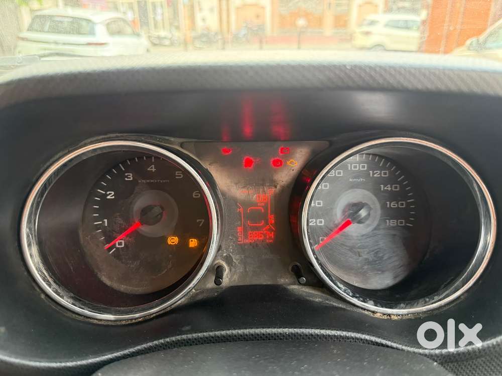 Mahindra Tuv 300 T6 Plus, 2018