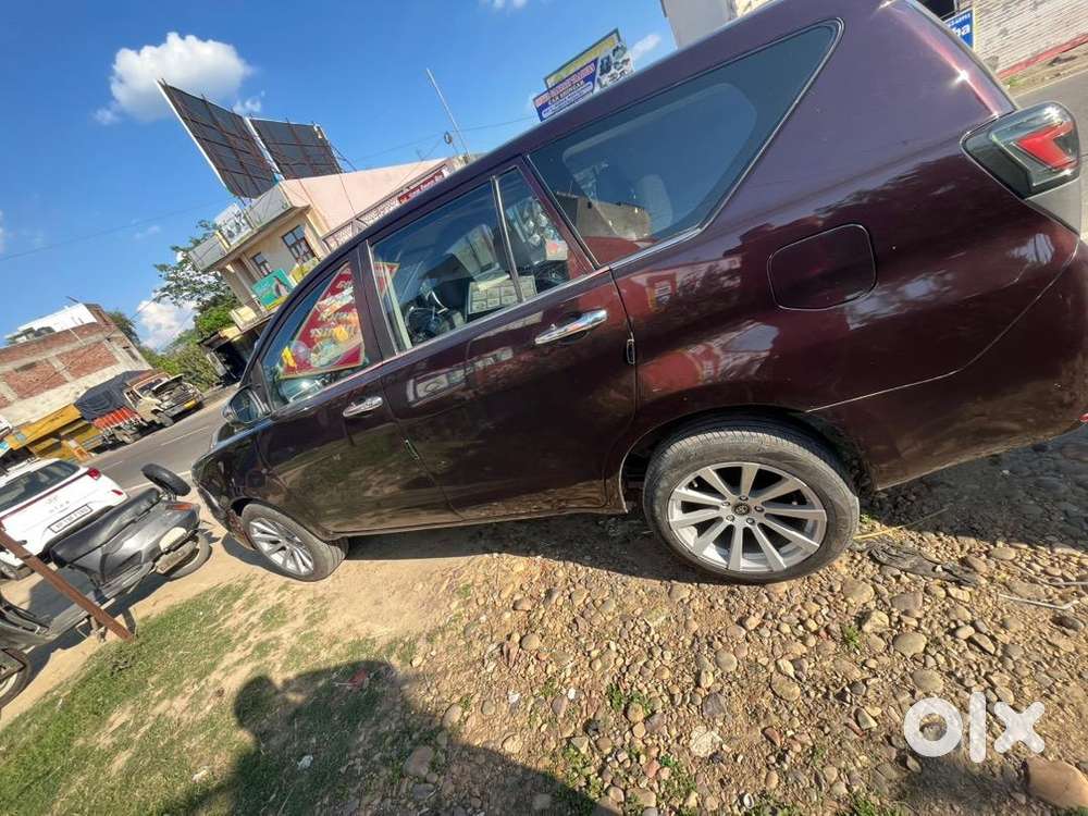 Toyota Innova Crysta 2016 Diesel Well Maintained