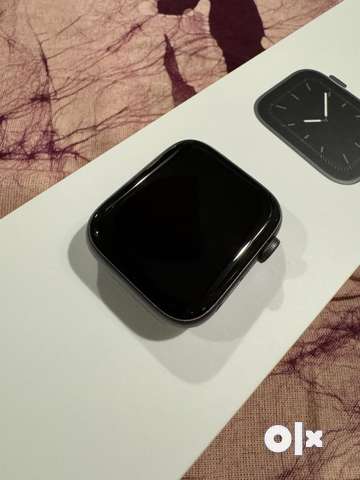 Used Smart watch Apple Watch series 5 44mm in good condition 1786634965