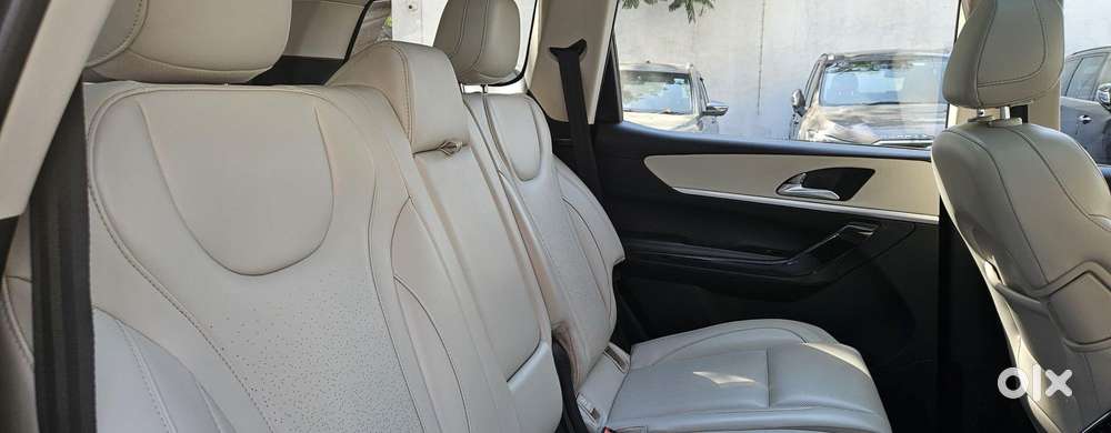 Mahindra Xuv700 2.2 Ax 7 Diesel Mt Luxury Pack Str, 2022, Diesel