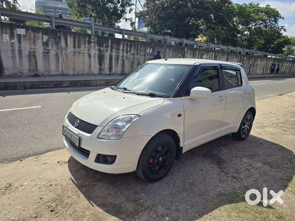 Maruti Suzuki Swift Zxi Abs, 2005, Petrol