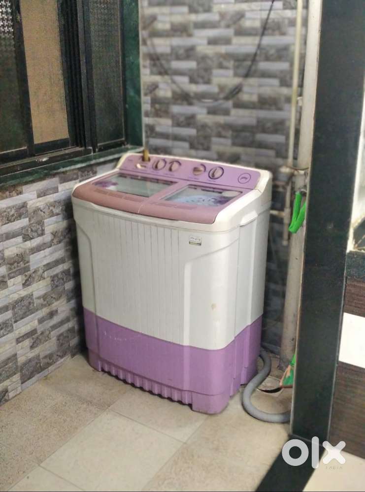Semi Automatic in very good condition washing Machine