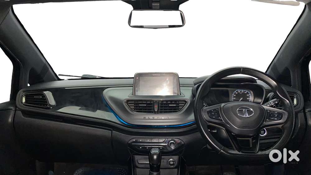 Tata Altroz 1.2 Xza Plus Dark Edition Dct, 2023, Petrol