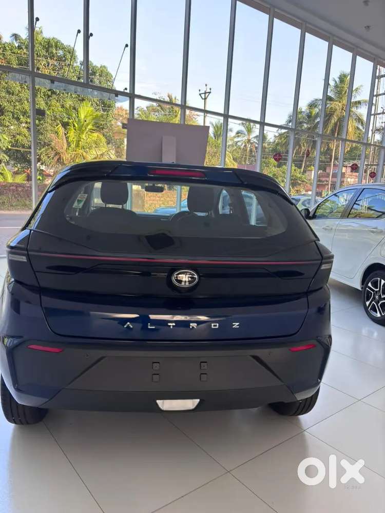 Tata Altroz Available 
Yearback 2025 Models Available &2026 Available