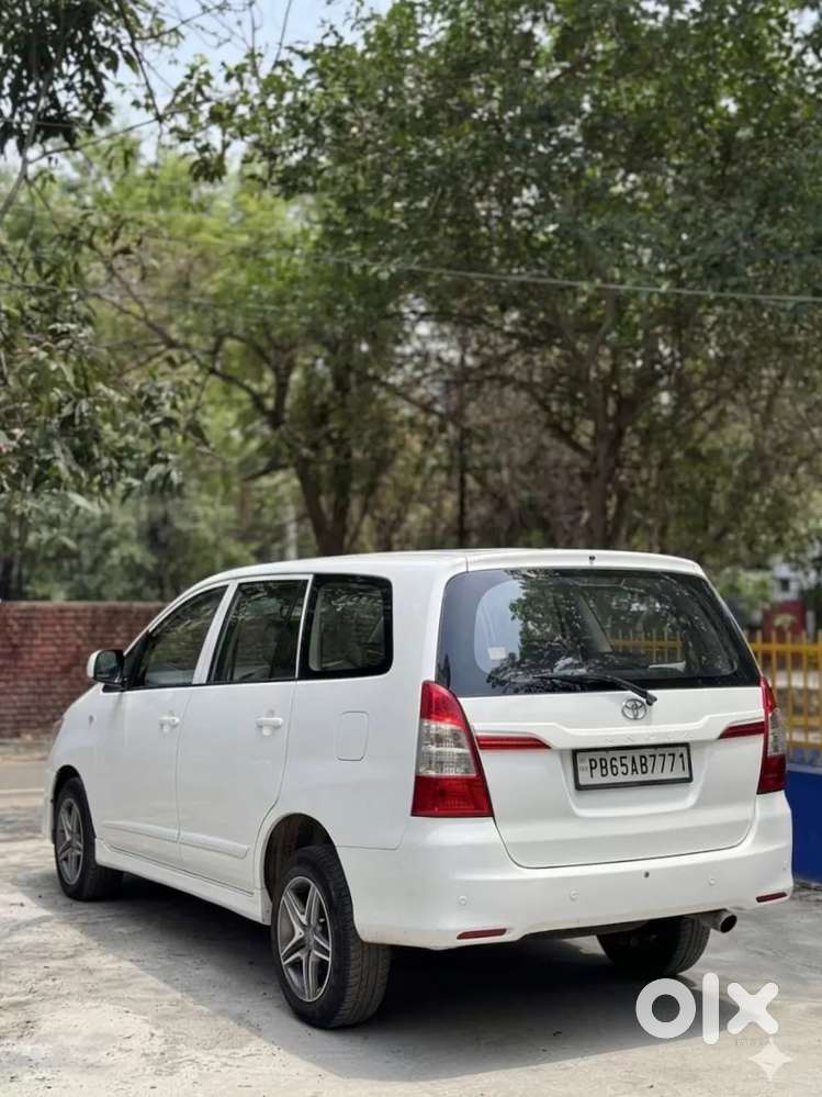 Toyota Innova 2.5 Gx (diesel) 7 Seater Bs Iv, 2015, Diesel