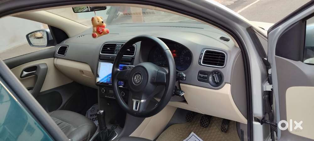 Volkswagen Vento 2010-2013 Petrol Highline, 2011, Petrol