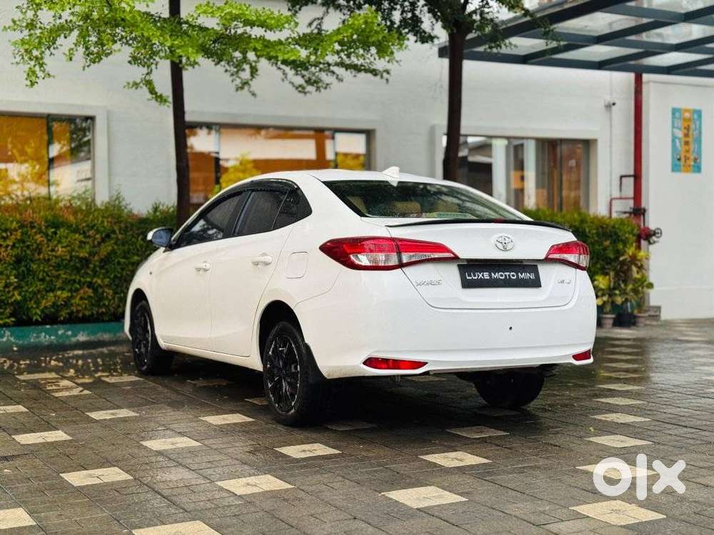 Toyota Yaris J Cvt, 2018, Petrol