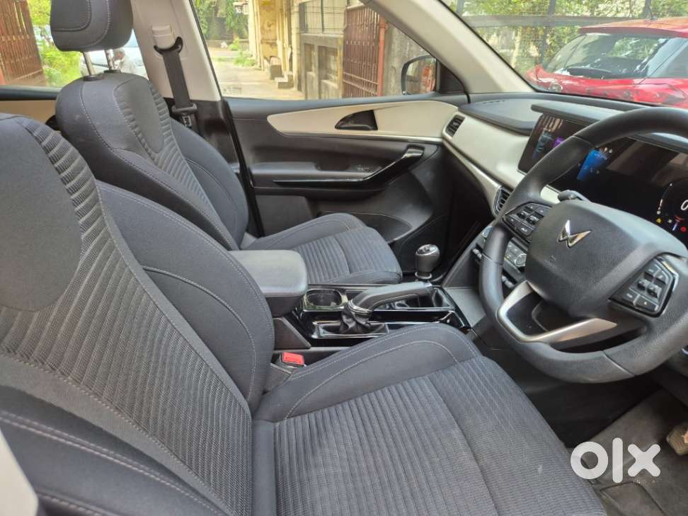 Mahindra Xuv700 2.2 Ax 5 Diesel Mt 7 Str, 2024, Diesel