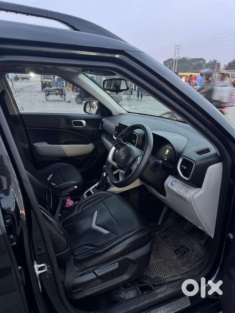 Hyundai Venue 2022 Petrol Well Maintained