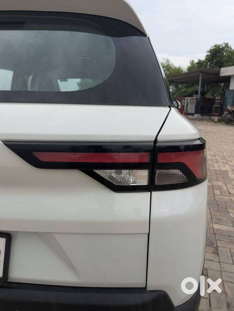 Maruti Suzuki Brezza 1.5 Lxi Smart Hybrid, 2026, Petrol
