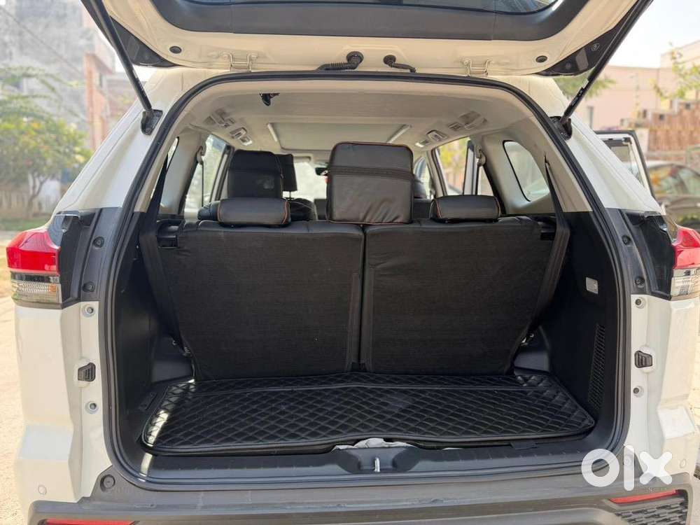 Toyota Innova Hycross 2025