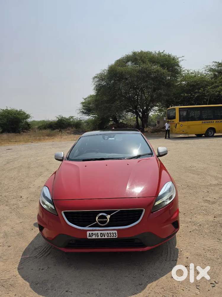 Volvo V40 2017 Diesel 97000 Km Driven. Neatly Maintained