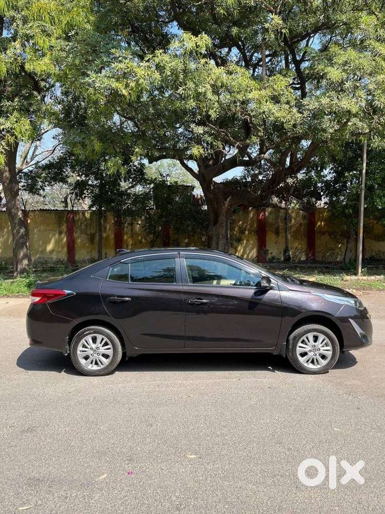 Toyota Yaris V Cvt, 2019, Petrol