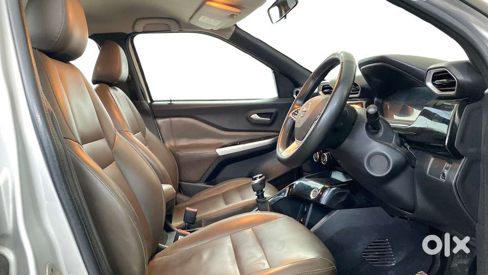 Nissan Magnite 1.0 Xv, 2022, Petrol