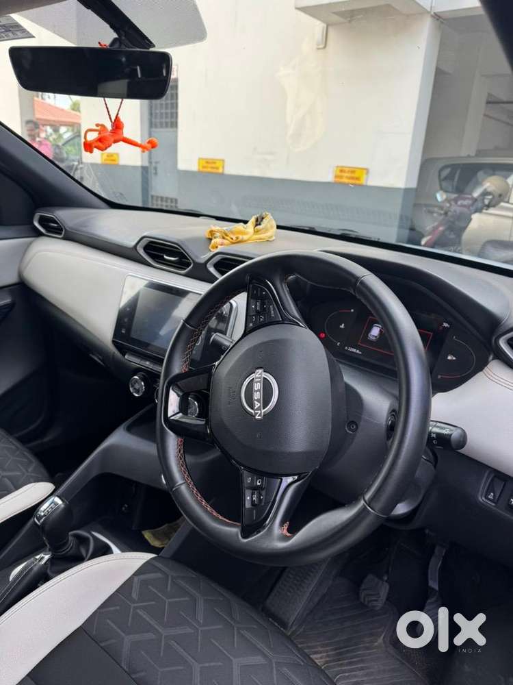 Nissan Magnite Automatic ,2025 Registered, Petrol High Variant Ezshift