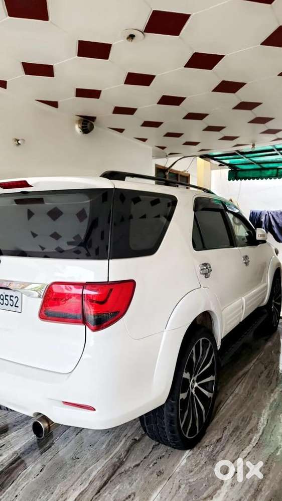 Toyota Fortuner 2015 Diesel 85000 Km Driven