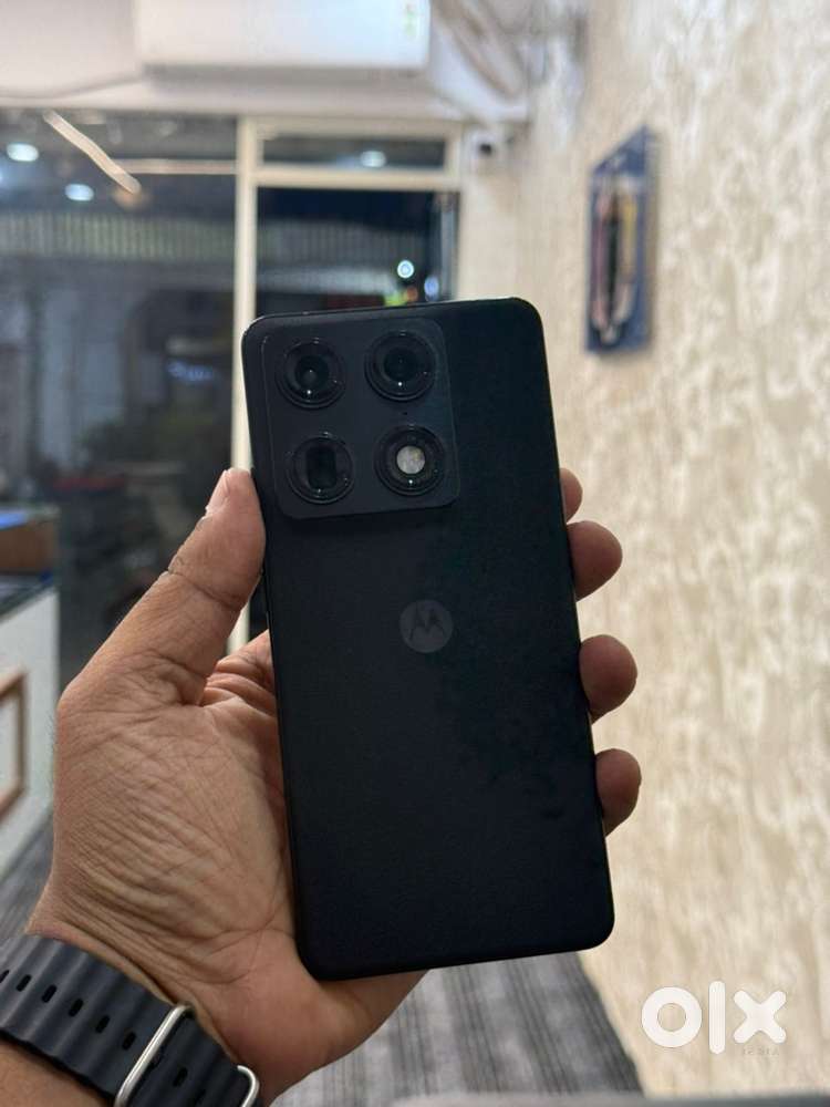 Moto signature 512gb brand new condition with complete bill box chrger