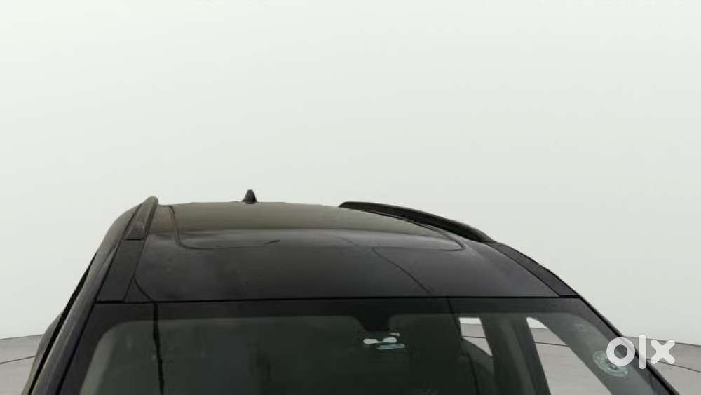 Mahindra Xuv700 2.0 Ax 5 Petrol At Str, 2023, Petrol