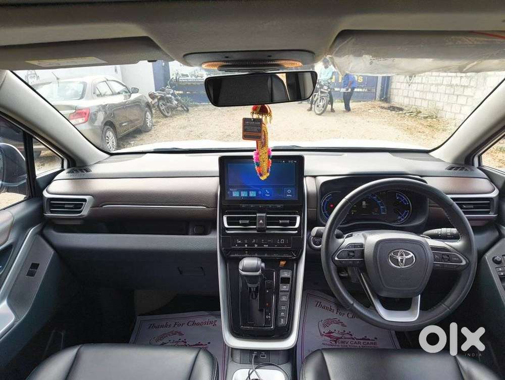 Toyota Innova Hycross 2.0 Vx (o) Hybrid 8 Str, 2025, Petrol