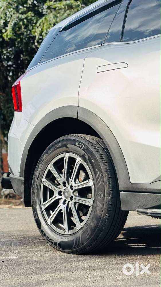 Mahindra Xuv700 2.0 Ax 7 Petrol At Str, 2022, Petrol