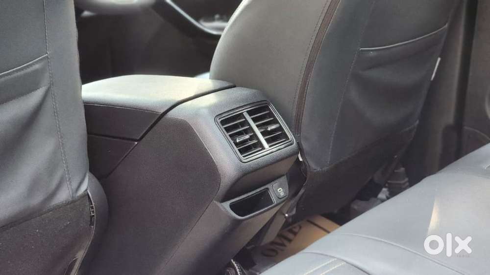 Mahindra Xuv700 2.0 Ax 5 Petrol At Str, 2022, Petrol