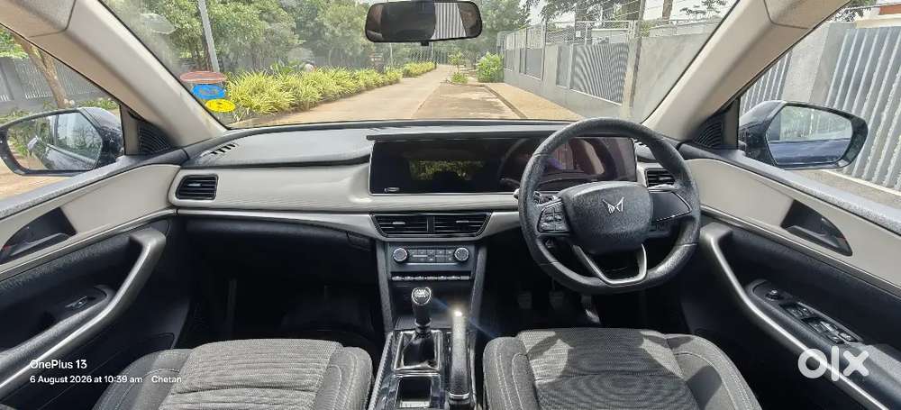 Mahindra Xuv700 Ax3 Mt 5str  Petrol Manual
