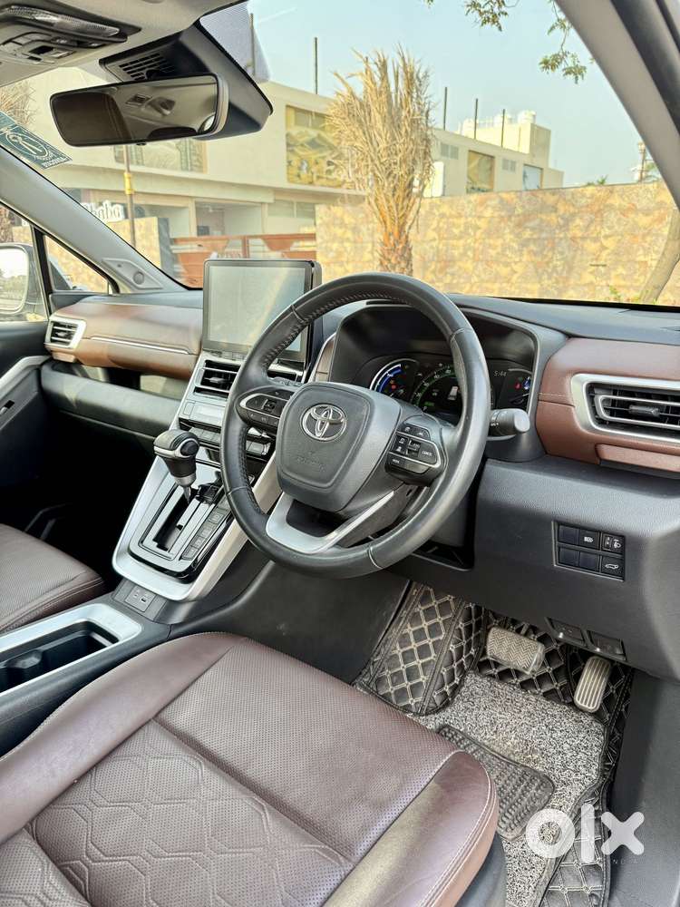 Toyota Innova Hycross 2.0 Zx Hybrid 7 Str, 2023, Petrol